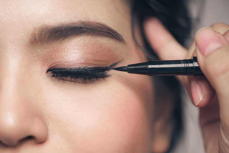 applying liquid liner