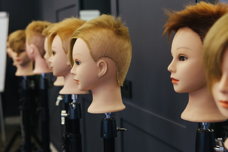 how to choose cosmetology schools