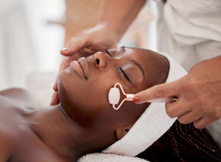 using jade roller on face